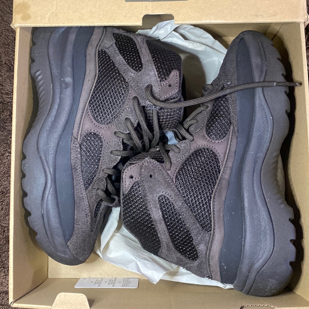 🔥YEEZY BOOTS DSRT ADULT size 5 1/2